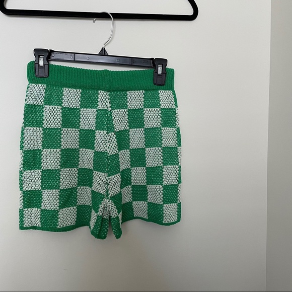 ❌ SOLD ❌ Green Checkered Two Piece Set - Picture 4 of 4
